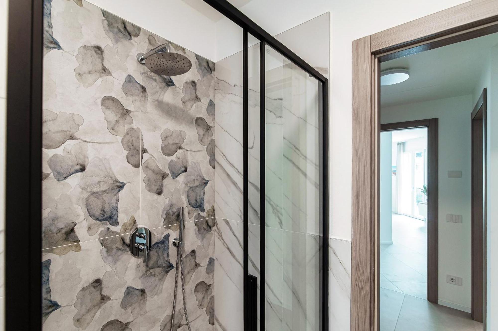 Lario Suite Apartments By Quokka 360 - With Parking Next To Como City Luaran gambar