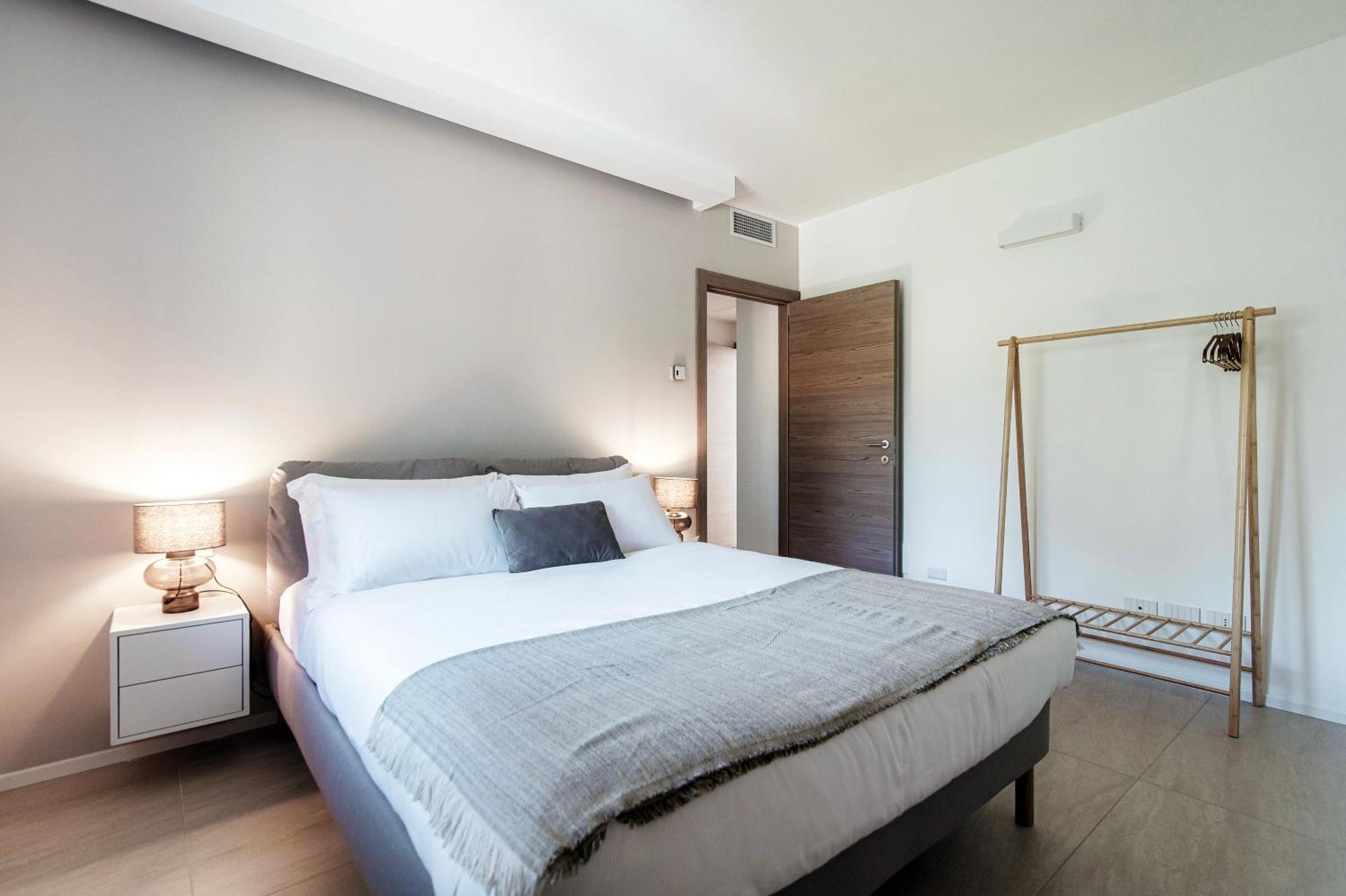 Lario Suite Apartments By Quokka 360 - With Parking Next To Como City Luaran gambar